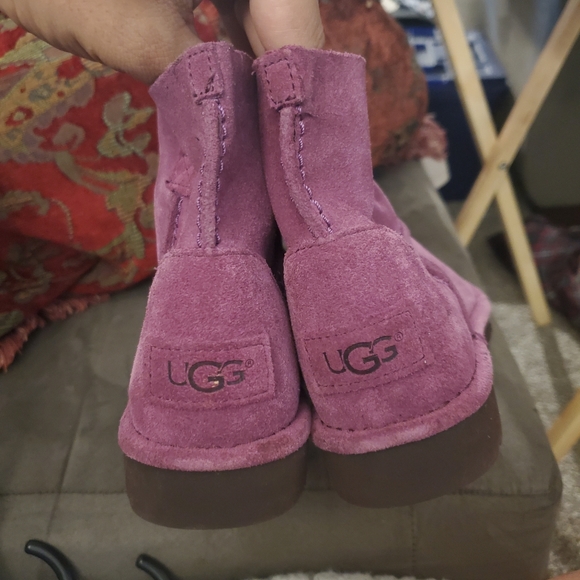 Girls purple Uggs NEVER USED! - Picture 3 of 4